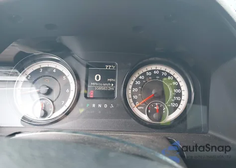 2017 Ram 1500 Express 4X4 6'4 Box z USA, uszkodzony, nr VIN 1C6RR7FG2HS788426